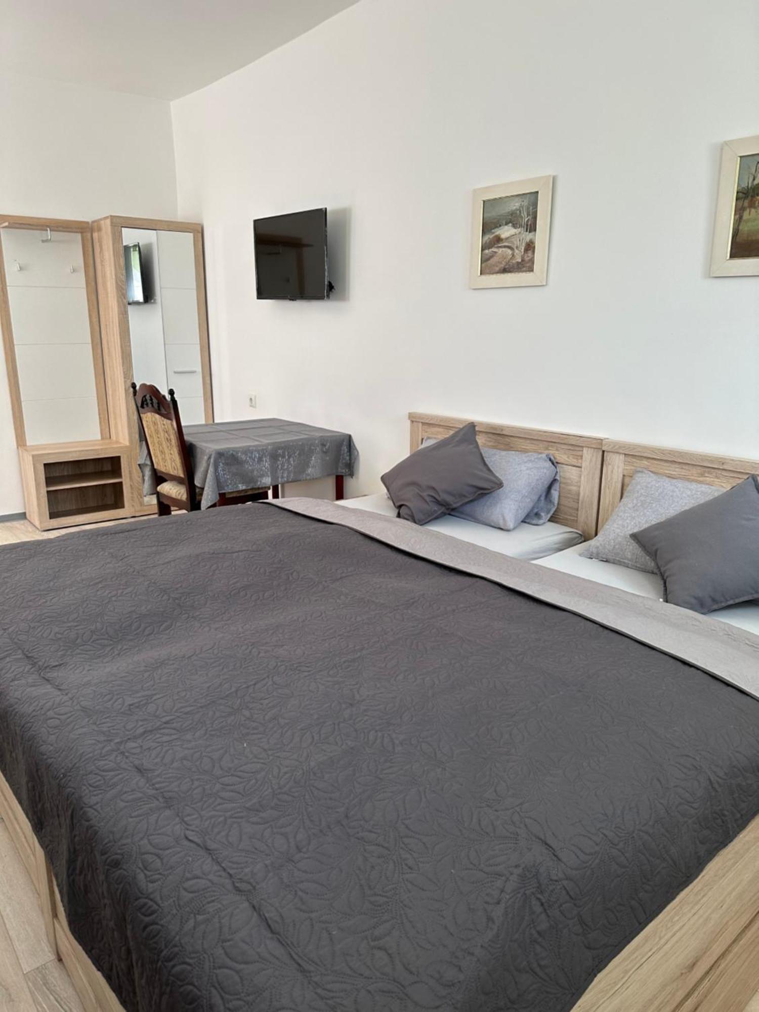 Ein Zimmer Wohnung Am Markt Oelsnitz  Exterior photo
