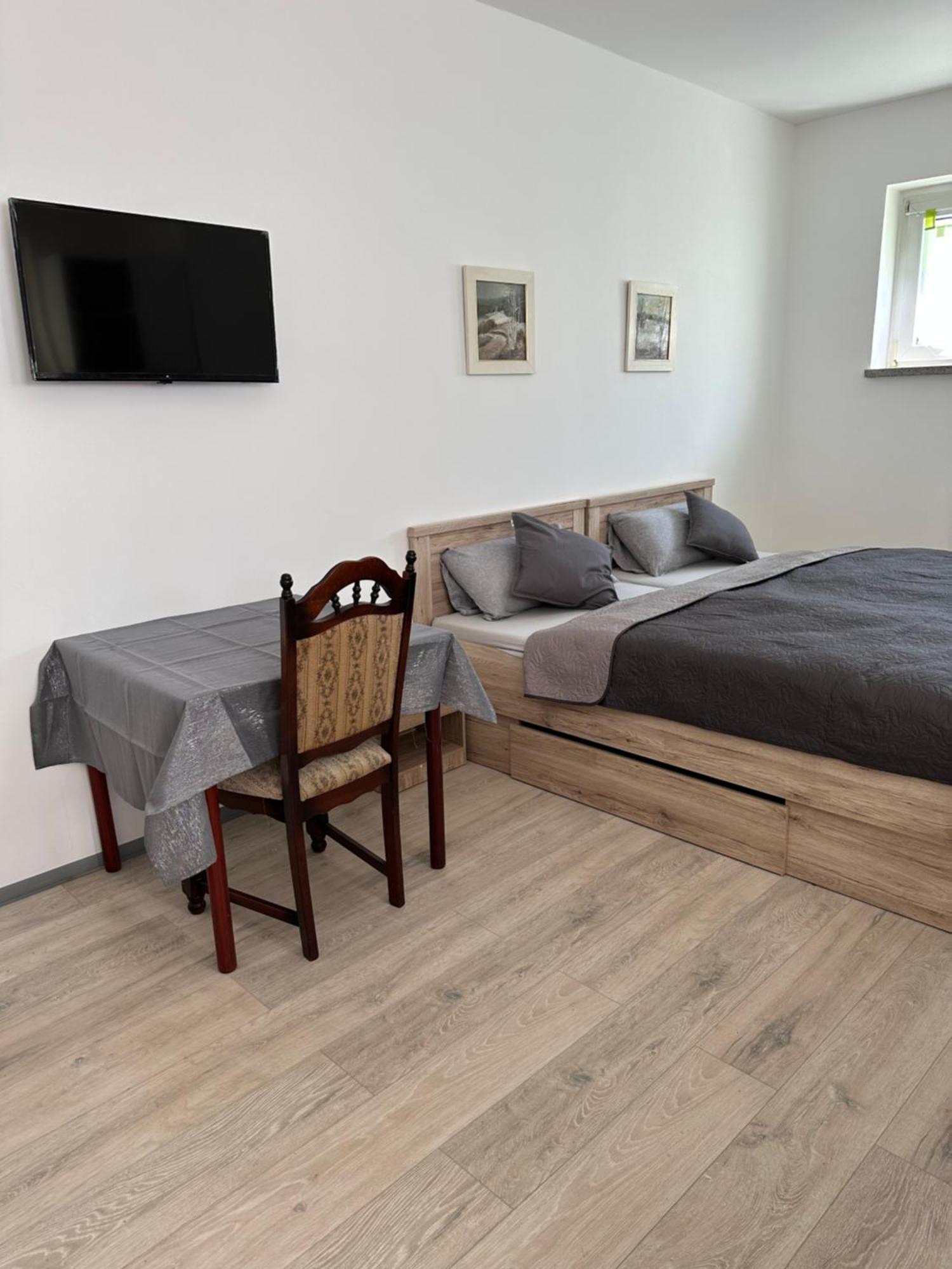 Ein Zimmer Wohnung Am Markt Oelsnitz  Exterior photo